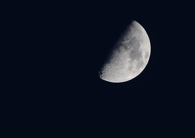 moon-560263_640
