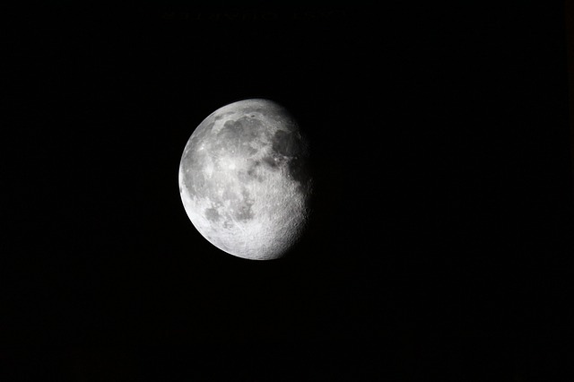 moon-724069_640
