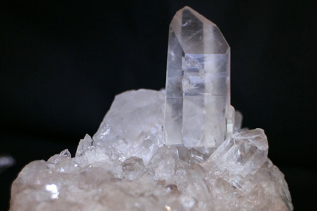 rock-crystal-238075_640